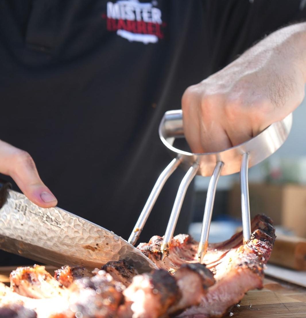 Bear Claws: Master the meat | Mister Barrel